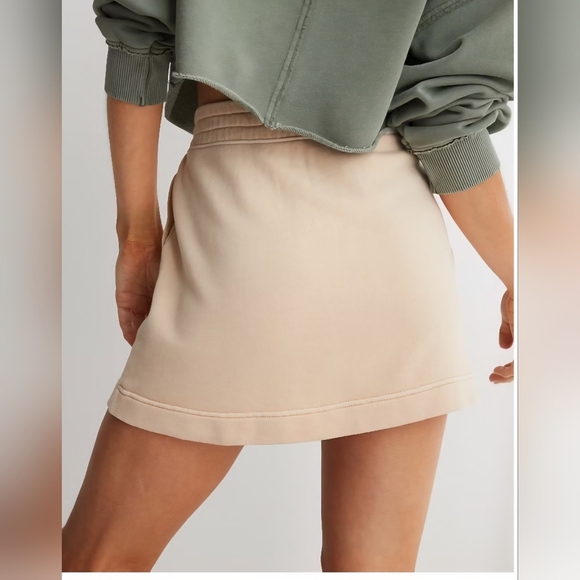 Aerie Size Medium Pull On Fleece Mini Skirt Pockets Butter Khaki Color Casual - Picture 2 of 10